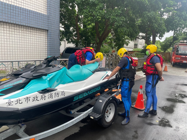 因应颱风来袭，北市消防局已做好防颱整备工作。（翻摄照片／林郁平台北传真）