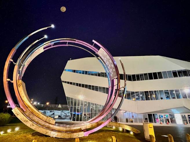 苏澳国道服务区《流动的光河》(高公局提供)