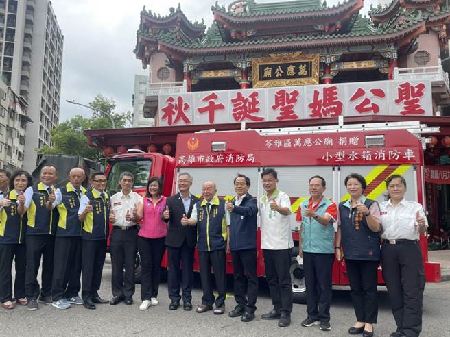 2日举行捐赠仪式。（洪靖宜摄）