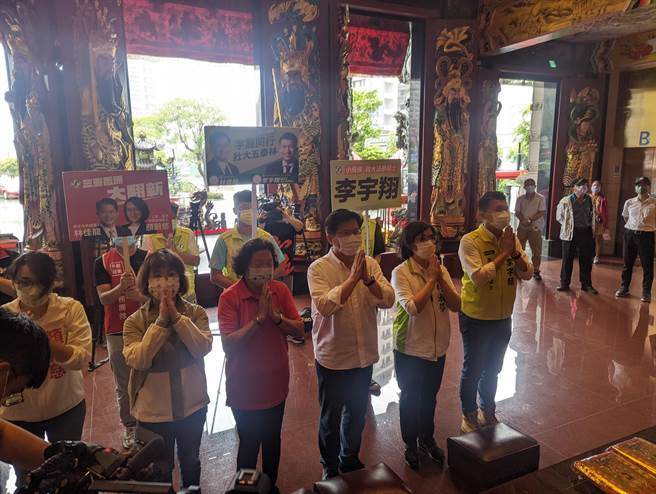 目前蓝营绿营的新北市长候选人皆已登记完成，民进党新北市长参选人林佳龙更频频向对手、新北市长侯友宜发起辩论的挑战；林佳龙2日再提希望能举办有「交叉诘问」的辩论会，更批拿4年前的政见发表会来替代有有鱼目混珠之嫌。(黄敬文摄)