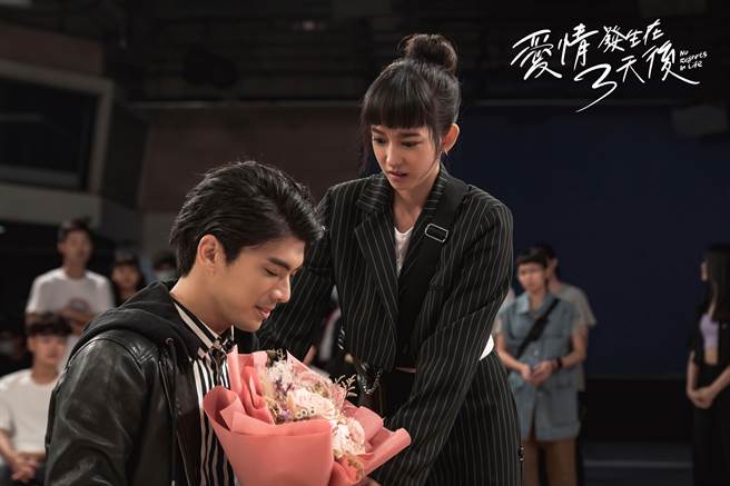 林哲熹（左）与孟耿如在《爱情发生在三天后》大胆上演「经纪人与明星之恋」。（时创影业提供）.