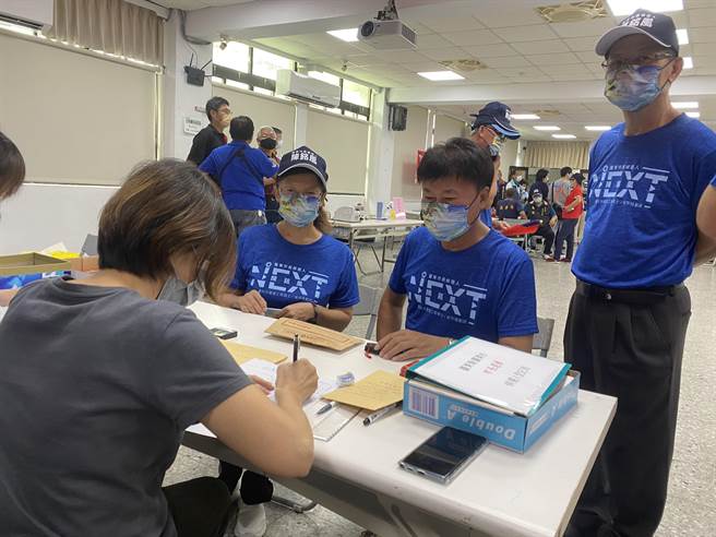 台东县议员陈铭风2日登记参选台东市长。（蔡旻妤摄）