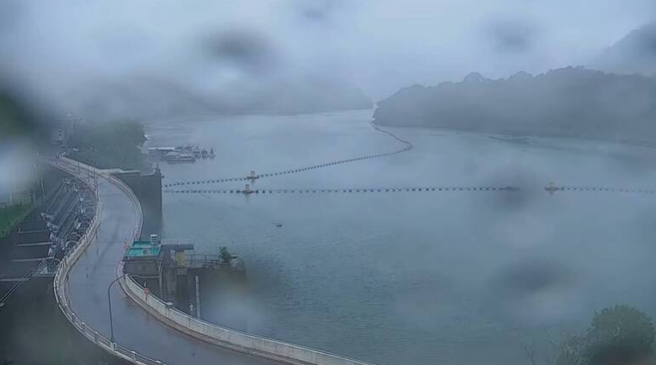 北部主要水库受惠颱风带来降雨，水位逐渐回升，图为石门水库。（翻摄桃园智慧旅游云）