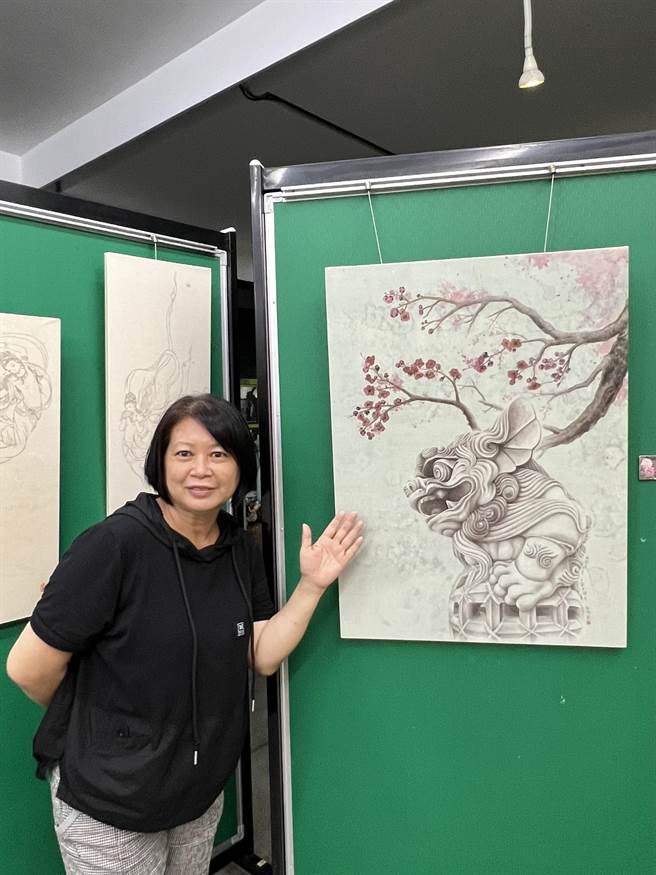 工笔画家邱淑雅在台南民治市政中心一楼举办画展。（台南市府提供／李俊淇台南传真）