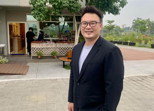 治安亮红灯，南投县议员参选人、教育博士简千翔吁建构社会安全网。（廖志晃摄）