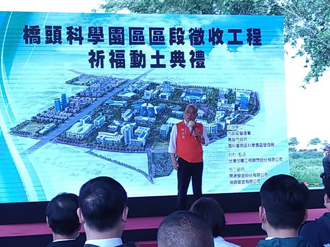 行政院长苏贞昌表示，桥科区段徵收动土是行政院「衝衝衝」施政风格，配合陈其迈在高雄「紧紧紧」的施政脚步，是最好的典范，也是2年拚4年的最好案例。（林雅惠摄）