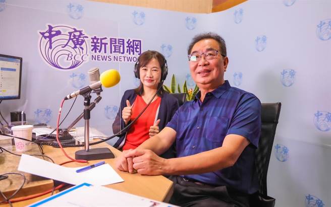 国民党苗栗县长参选人谢福弘2日上午接受中广千秋万事主持人王浅秋专访。（谢福弘竞总提供／谢明俊苗栗传真）