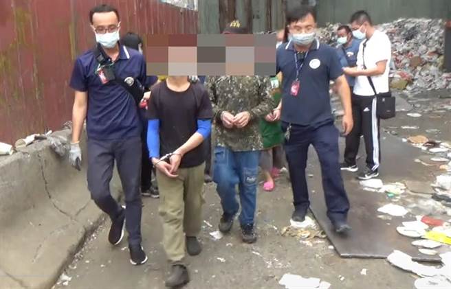 失聯移工意圖躲避查緝，竟然躲進悶熱難耐的化糞池內，還是被發現束手就擒。（台南專勤隊提供／李俊淇台南傳真）