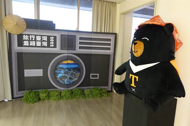 旅行台湾摄影展2日在松柏岭游客中心开幕。（参山处提供／廖志晃南投传真）