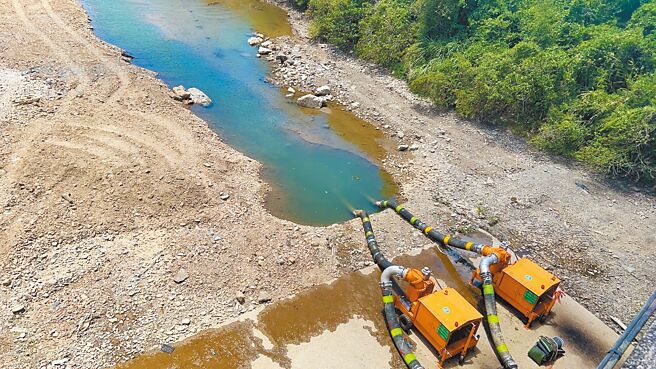 颱風逼近，基隆、北海岸地區水荒可望有解，水利署提醒，由於久旱土壤乾燥，可能會造成自來水原水濁度上升。（台灣自來水公司提供／張志康基隆傳真）