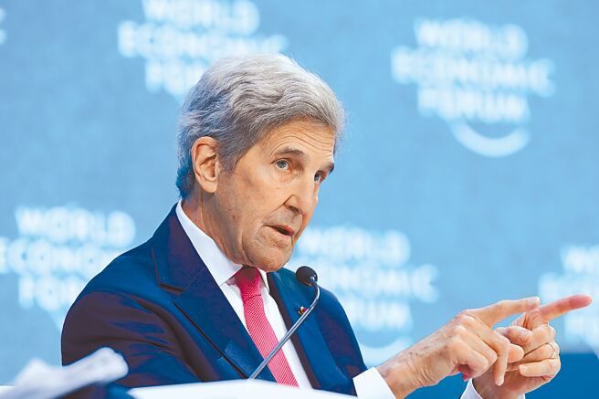 美国气候特使凯瑞受访时表示，气候危机是全球性问题，希望中方恢復双边谈判，在11月举行联合国气候高峰会前「重新合作」。（新华社）