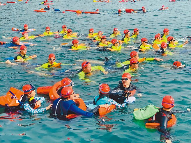 日月潭万人泳渡将于4日登场，因颱风来袭能否如期举办受瞩目。（廖志晃摄）