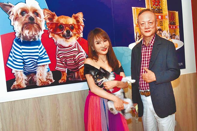 王宥忻（左）昨与沛思特董事长邹嵩棣一同出席活动。（沛思特Petstar提供）
