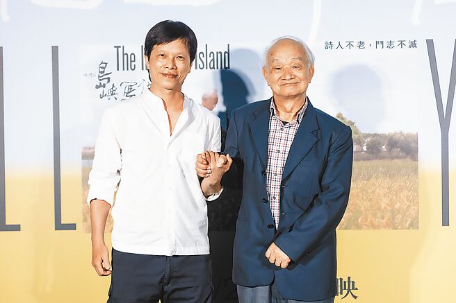 林靖杰导演（左）、吴晟老师携手合作拍摄纪录片。（目宿媒体提供）