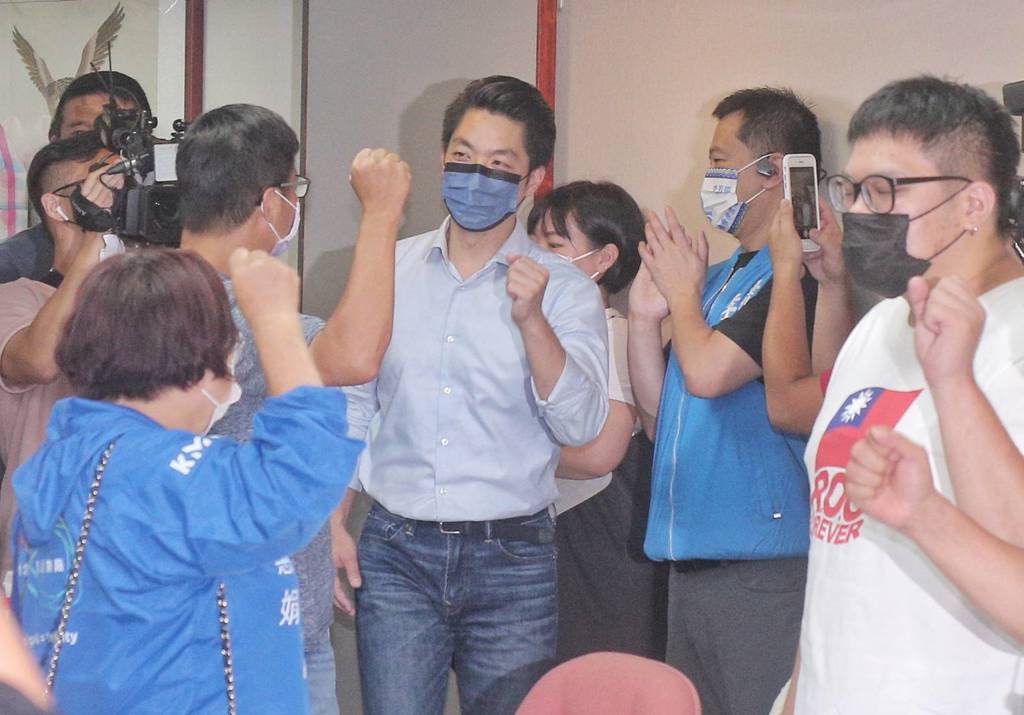 國民黨台北市長參選人蔣萬安喊話，北市府要對外說明清楚清楚。（趙雙傑攝）