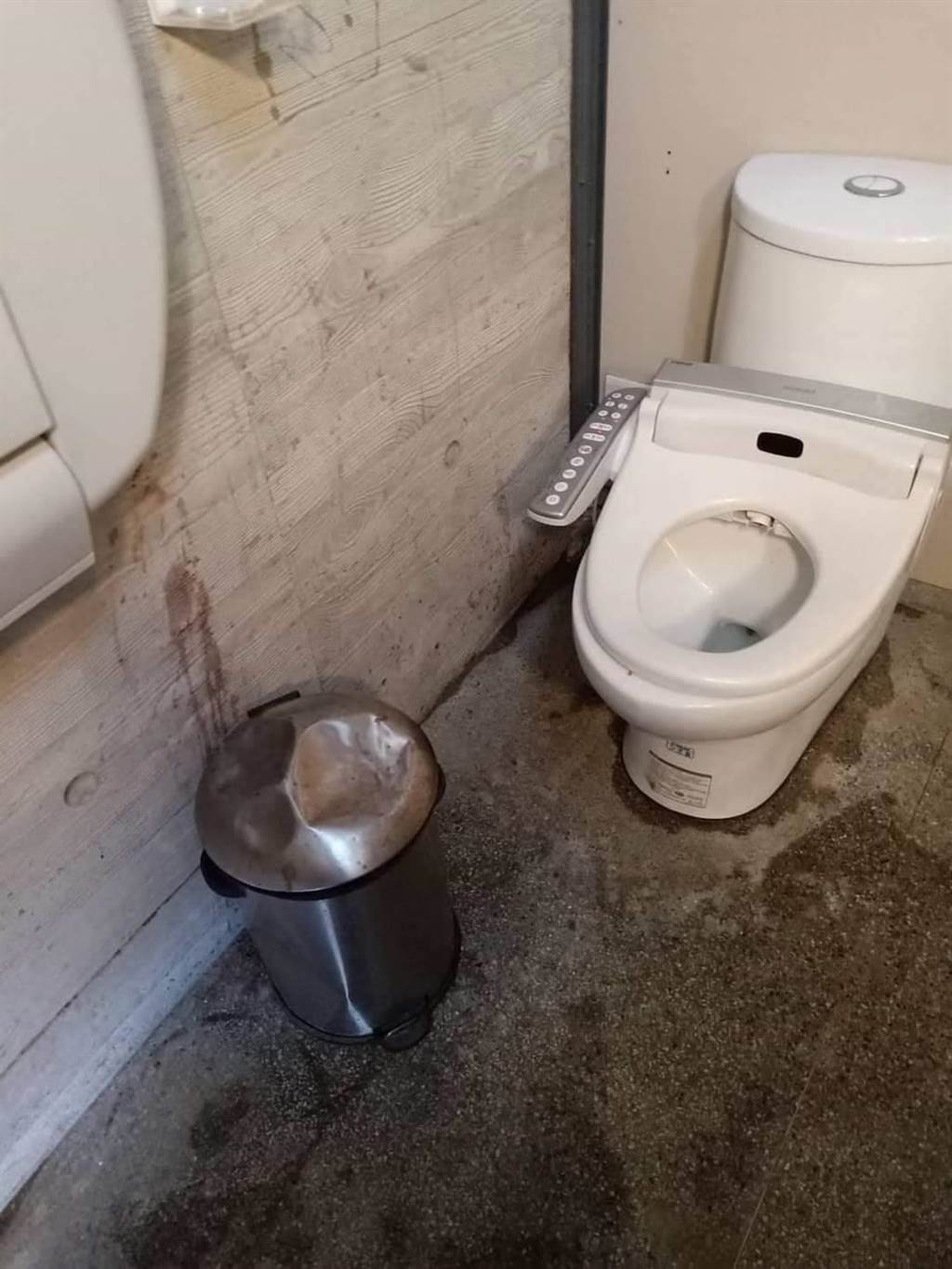 高虹安在臉書表示，全國首座公廁裝設免治馬桶就在新竹市，不知屬林智堅團隊的沈慧虹，有沒有喊出要延續這項政策？（高虹安提供／陳育賢新竹傳真）