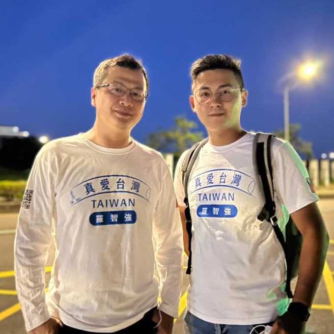 国民党前台北市议员罗智强（左）与子弟兵、现借将给国民党桃园市长参选人张善政担任发言人何元楷（右）。（图／取自何元楷脸书）