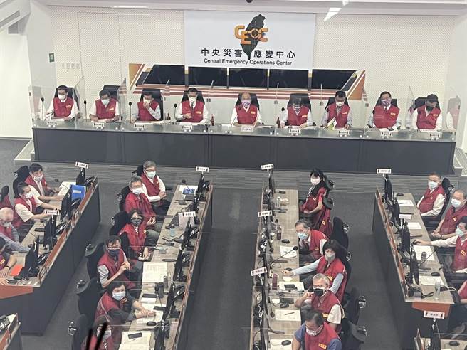 行政院長蘇貞昌上午視察中央災害應變中心。（王揚傑攝）