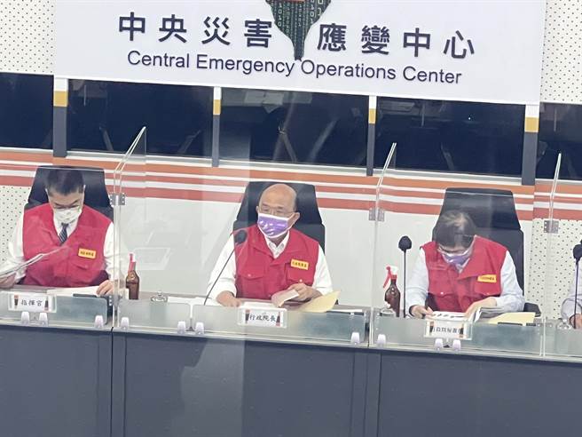 行政院長蘇貞昌上午視察中央災害應變中心。（王揚傑攝）