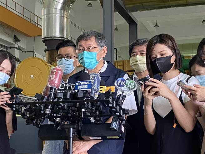 台北市长柯文哲今上午视察建国抽水站，会后受访。（陈薏云摄）