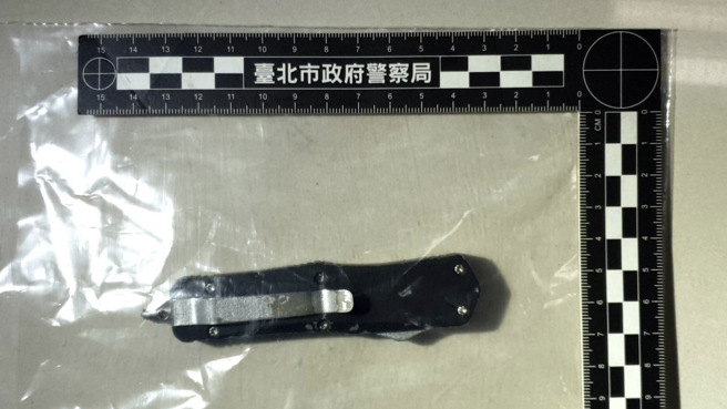 犯案用弹簧刀。(林郁平/翻摄)
