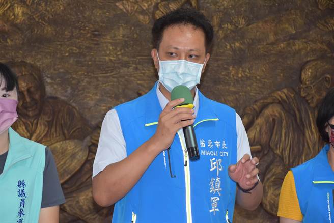 苗栗市长邱镇军确定以同额参选争取连任。（谢明俊摄）