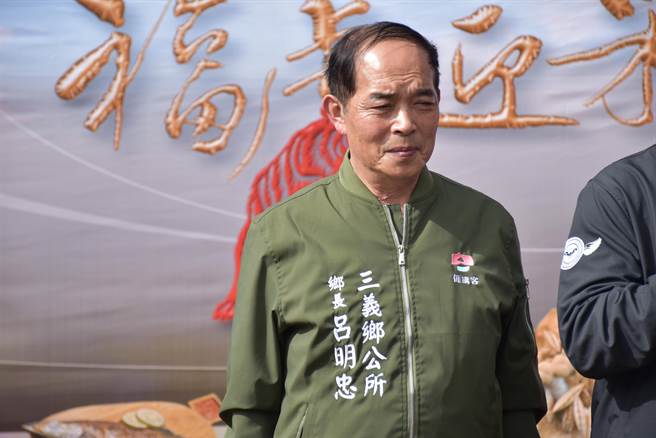 三义乡现任乡长吕明忠以同额参选争取连任。（谢明俊摄）
