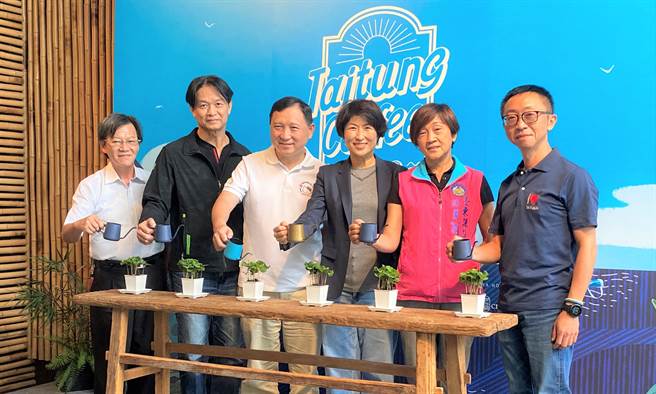 太平洋左岸台东咖啡3日办理品牌发表会，品牌的设计概念源自台东阳光、大海、土地及咖啡。（蔡旻妤摄）