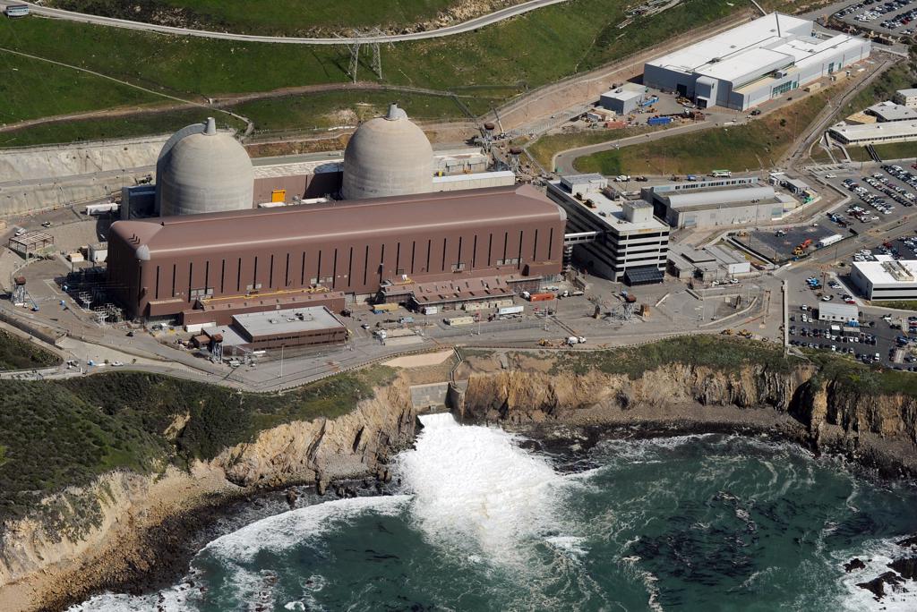 加州的恶魔山谷核电厂，它有2座1138百万瓦的压水式反应炉，于1985~1986年开始商转。图/Diablo Canyon Nuclear power Plant(photo:ChinaTimes)