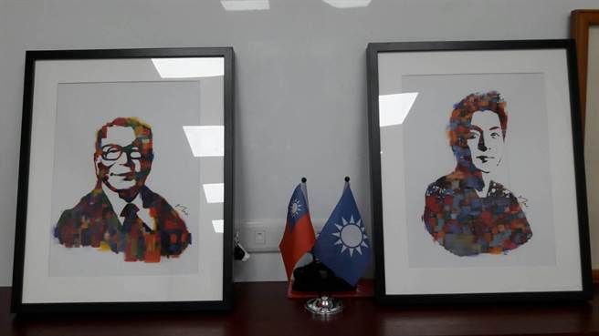 黄吕锦茹说，此次「两蒋」画像，是委外的马谛斯野兽派画风画作，要凸显蒋万安的年轻、叛逆、创新特质，也呼应蒋让台北更超越、更有无限可能诉求；画作原图目前放在市党部，若两蒋手摇旗反应好，之后不排除再推其他文宣小物。（周志豪摄）