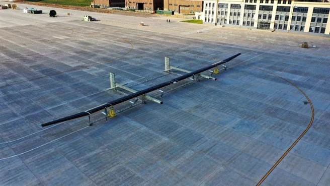 大陆国产大型太阳能无人机「启明星50」3日首飞成功，被称为是一款能够在高空连续飞行的「偽卫星」。（观察者网）