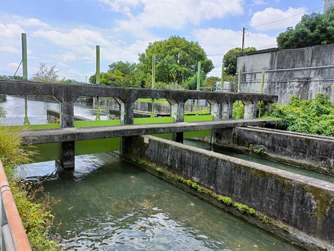 水圳就是母亲之河、生命之泉，孕育无数的后代子孙。（台中市政府提供）