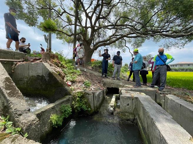 潭雅神社区大学开设「古道水圳歷史路线」课程，让后人了解先民开荒辟地的艰辛歷程。(台中市政府提供)