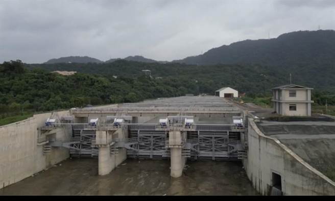 轩岚诺带充沛雨量，石门水库首度启用阿姆坪防淤隧道。(北水局提供／吕筱蝉桃园传真)
