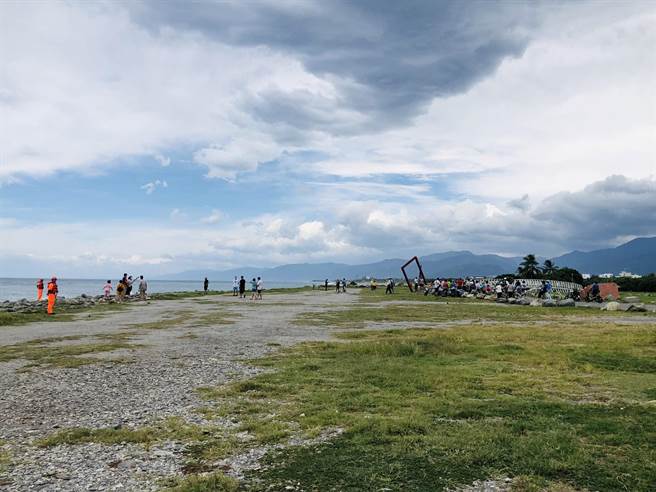 强烈颱风轩岚诺来袭，台东市区吹起8级阵风。（蔡旻妤摄）