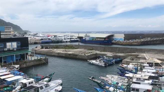 绿岛南寮渔港目前风势稍缓无雨。（读者提供／蔡旻妤台东传真）