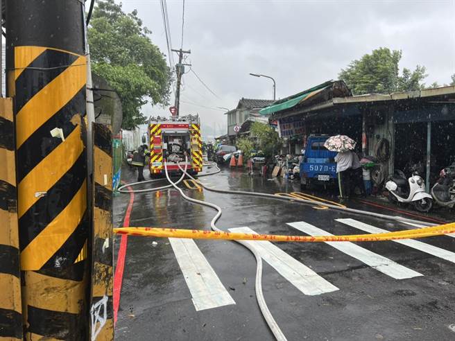 北市中正區今上午發生民宅起火。（翻攝畫面）