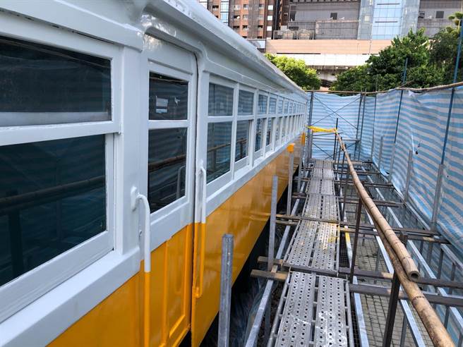 台铁LDR2201柴油客车下黄上白被称为黄皮仔车(台铁提供)