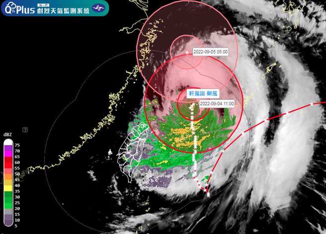 强颱轩岚诺形状接近正圆，平均暴风半径扩大到300公里，逐渐北上中。(翻摄自气象局)