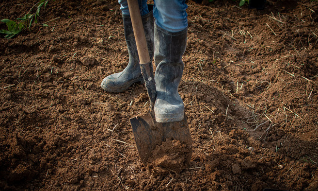 张男将妻子杀害后，埋尸在老家后院，之后还在该地盖房「镇压」，15年后才认罪。（示意图／达志影像）