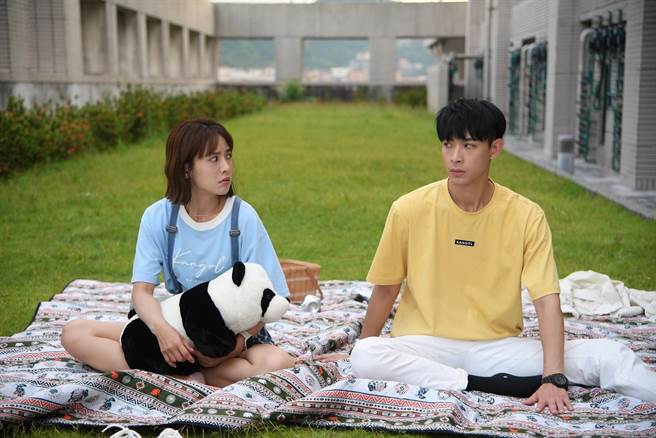 连晨翔、大元剧中一起过生日。（三立提供）