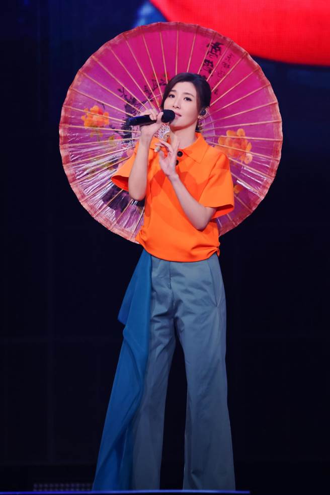 苏慧伦苦练闽南语歌曲〈非常女〉、〈追追追〉。（相信音乐提供）