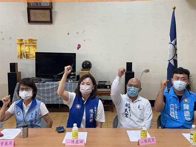 国民党高市议员陈丽娜突袭式登记参选引发党内同选区新人陈识明不满。（洪浩轩摄）