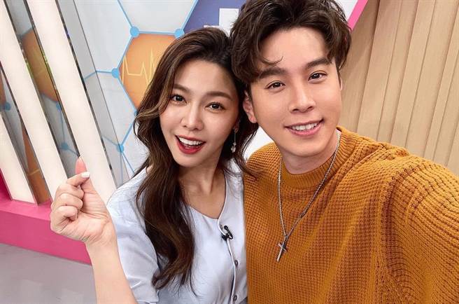 吳東諺與老婆白家綺甜蜜蜜。（摘自臉書）