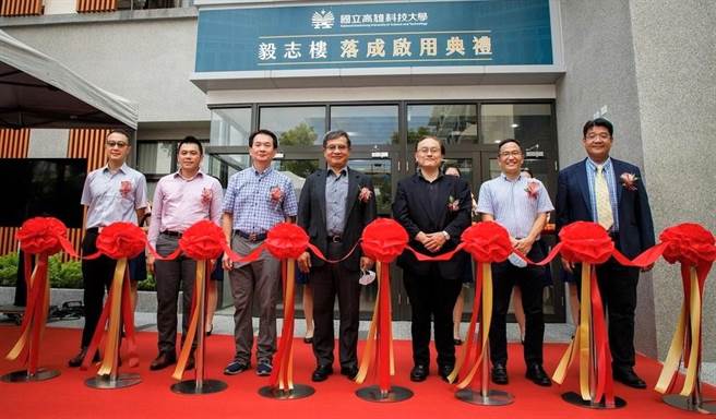 高雄科技大学毅志楼宿舍启用典礼日前举行，校友回忆当年住宿情形。（高科大提供／林瑞益高雄传真）