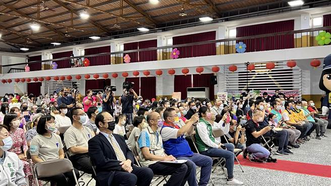 台南市家庭教育中心4日在民治市政中心南瀛堂辦理「『新』光閃耀－甜蜜蜜家庭日」活動。（張毓翎攝）