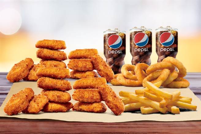 汉堡王祭出多人餐优惠价279元起，另官网订外送满额输入代码享免运。（汉堡王提供）