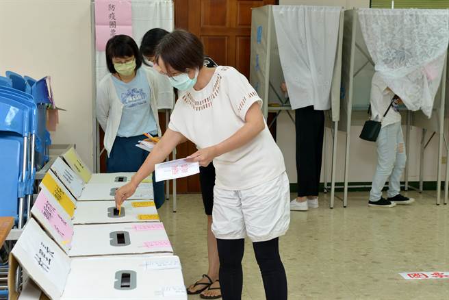 苗栗县选举委员会4日举办新住民投开票所模拟演练。（苗栗县选举委员会提供／李京升苗栗传真）