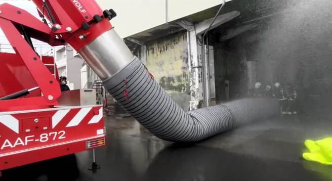 宜兰县冬山乡鹿安路某家冷冻厂，今（4日）上午10时40分惊传氨气外泄。（宜兰县消防局提供／吴佩蓉宜兰传真）