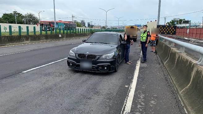 台中市一名陈姓男子今天早上9点多驾BMW在快速道路上逆向狂飙。（民眾提供／张亦惠台中传真）